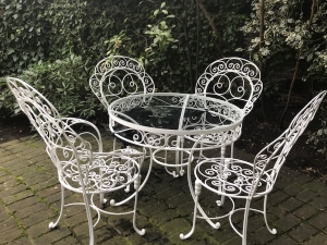 Garden metal table after refurbishment.